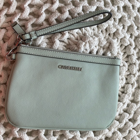 Calvin Klein Bag - Picture 3 of 9